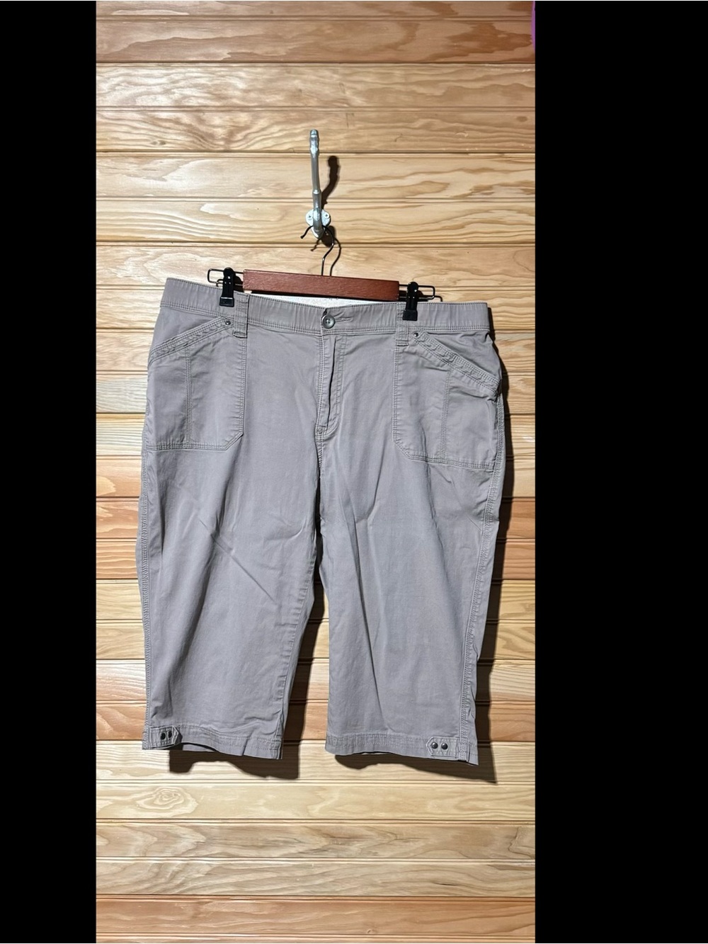 Lee Women's Light Taupe Capris